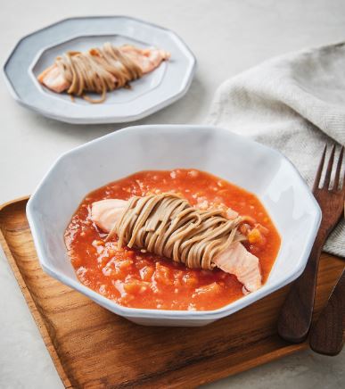 토마토채소스프와 연어소바찜