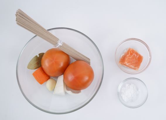 [레시피] '토마토채소스프와 연어소바찜' 만들기